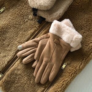 NEW Women's Winter Thermal Touchscreen Gloves with soft Faux Fur Cuffs in Camel